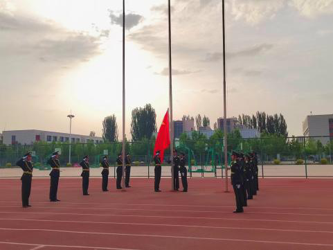 民族团结一家亲，同心共筑中国梦——人文社会科学学院举行升国旗仪式