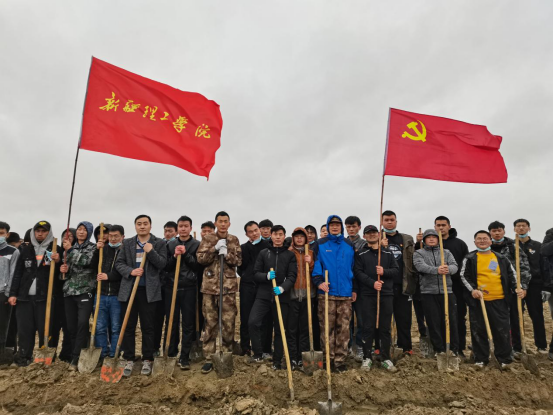 新疆理工学院组织师生义务植树--传承柯柯牙精神，推进生态文明建设