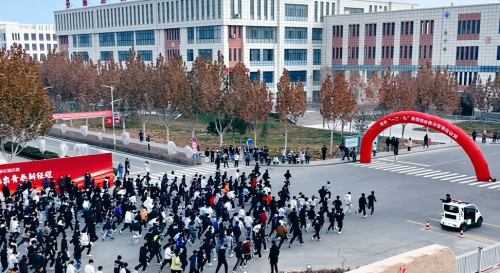 传承“一二·九”精神  奔跑青春新征程——新疆理工学院举办纪念“一二·九”运动冬季长跑活动