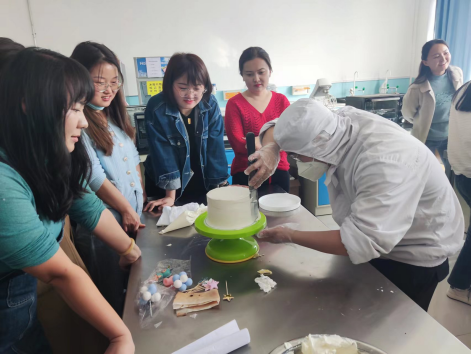 甜蜜女人节，幸福要加“焙”——校工会举办“三八妇女节”女教职工烘焙活动