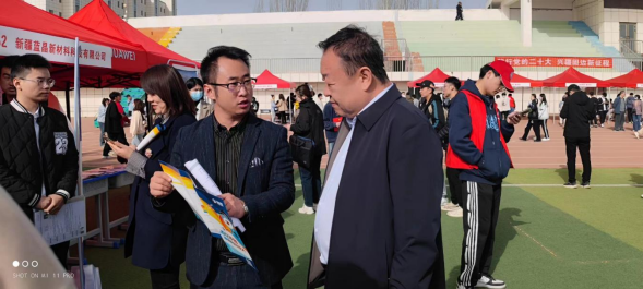 机电工程学院积极参加校园春季招聘会