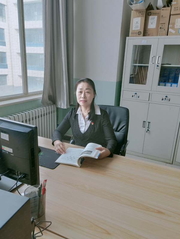 机电工程学院李林萍、秦翠兰两位老师荣获学校 “最美女教师”荣誉称号