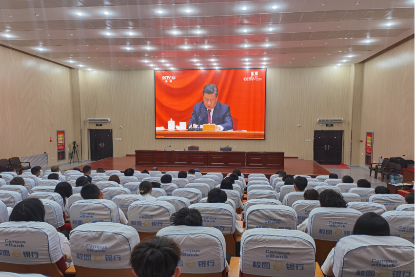 新疆理工学院校团委组织师生代表观看庆祝中国共产主义青年团100周年大会