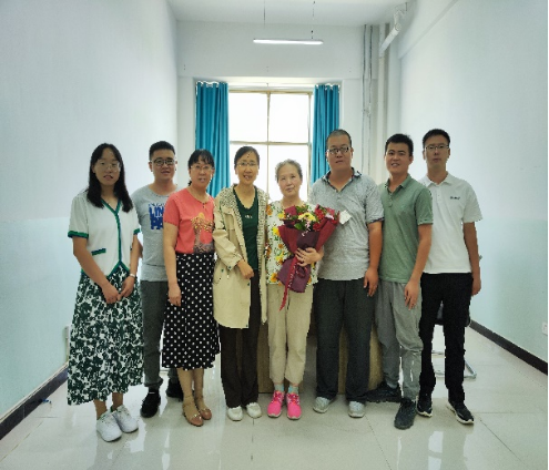 能源化工工程学院在中秋节和教师节双节来临之际慰问返聘和援疆教师