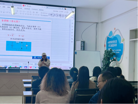 “三室联动，思维碰撞，共创精彩课堂”专题学习讲座